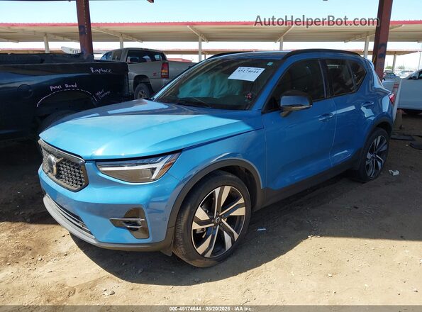 YV4L12UM4P2944267 2023 VOLVO XC40 Blue Vista tres cuartos delantera izquierda