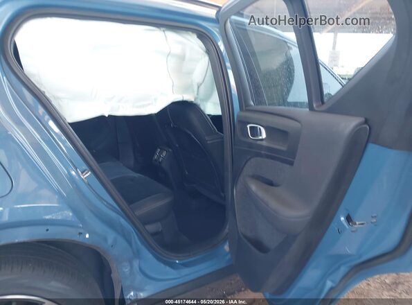 YV4L12UM4P2944267 2023 VOLVO XC40 Blue Vista de la etiqueta del VIN