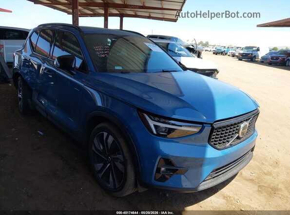 YV4L12UM4P2944267 2023 VOLVO XC40 Blue Vista frontal
