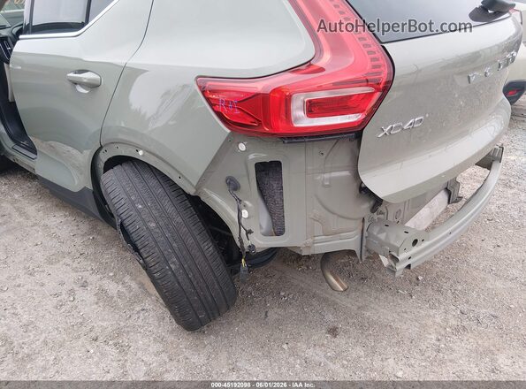 YV4L12UN9P2003230 2023 VOLVO XC40 Green Widok z przodu