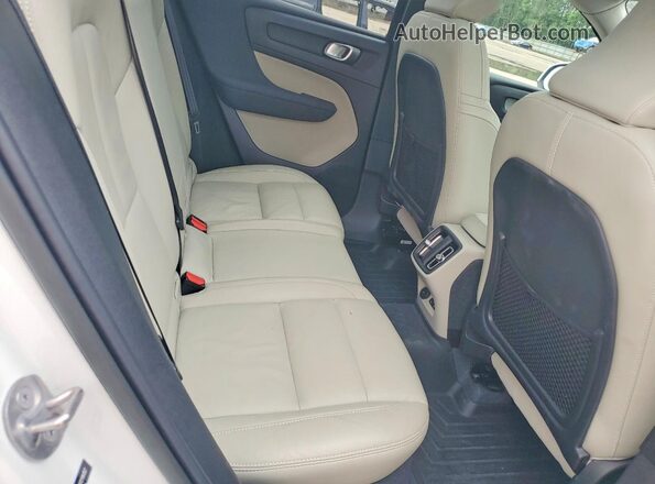 YV4L12UNXP2114157 2023 VOLVO XC40 White Widok tylnych siedzeń