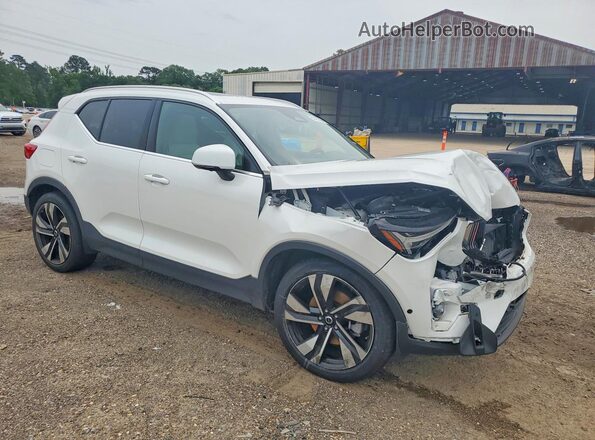 YV4L12UNXP2114157 2023 VOLVO XC40 White Przód prawy