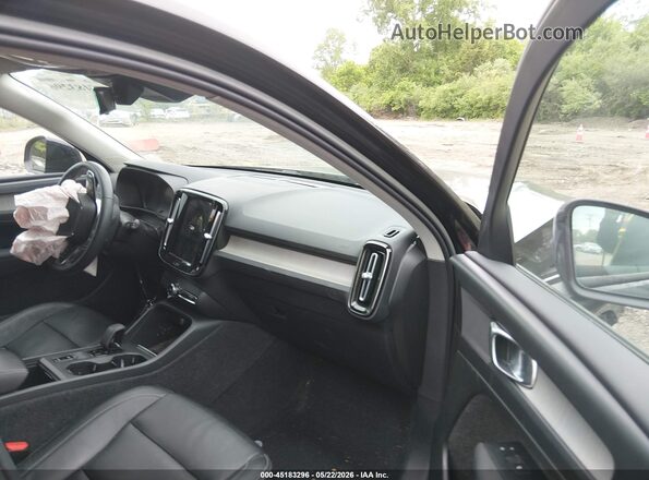 YV4L12UV2P2914743 2023 VOLVO XC40 Black Front interior view