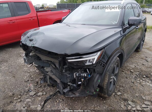 YV4L12UV2P2914743 2023 VOLVO XC40 Black Front view