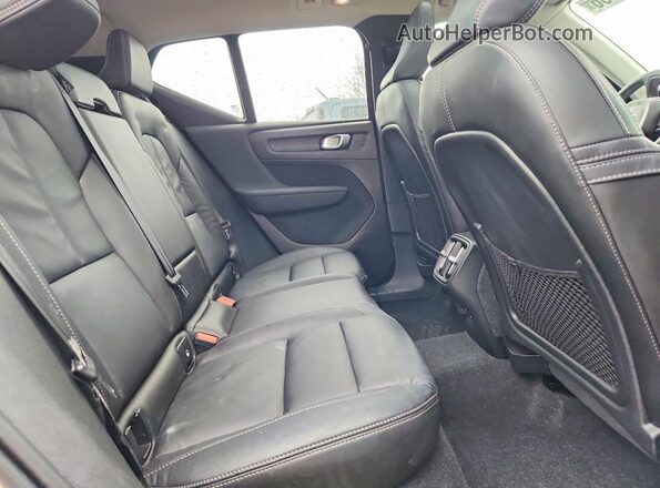 YV4L12UW2P2088906 2023 VOLVO XC40 Cream Vista interior trasera