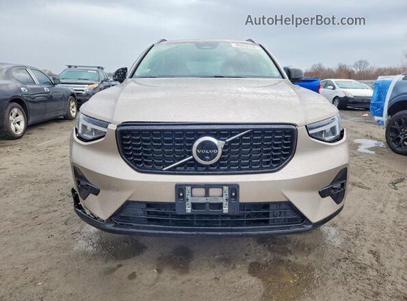 YV4L12UW2P2088906 2023 VOLVO XC40 Cream Vista frontal