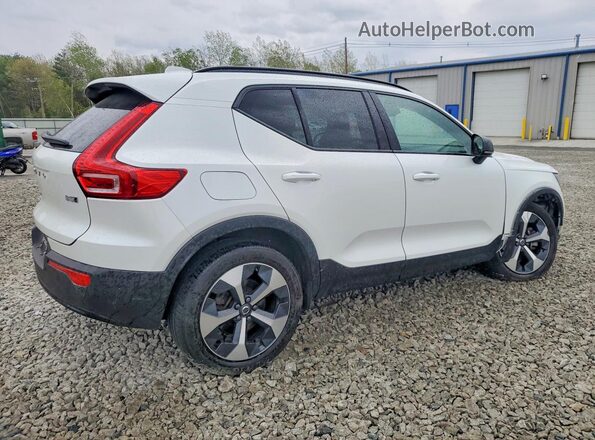 YV4L12UWXP2103426 2023 VOLVO XC40 White Trasero derecho