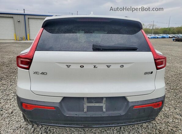YV4L12UWXP2103426 2023 VOLVO XC40 White Vista trasera