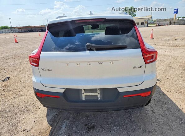 YV4L12UX2P2977293 2023 VOLVO XC40 White Հետևի տեսք