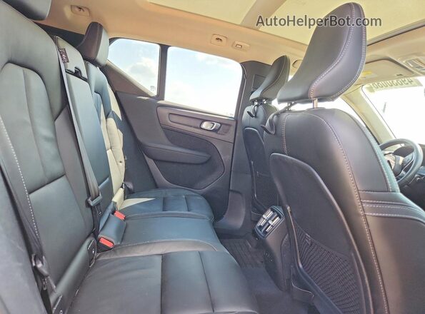 YV4L12UX2P2977293 2023 VOLVO XC40 White Սալոնի հետևի տեսք