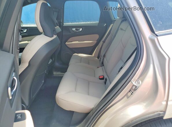 YV4M12RC1T1367220 2026 VOLVO XC60 Tan Widok wnętrza z tyłu