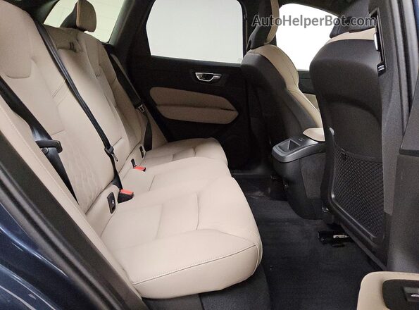 YV4M12RC4T1458059 2026 VOLVO XC60 Blue Vista interior trasera