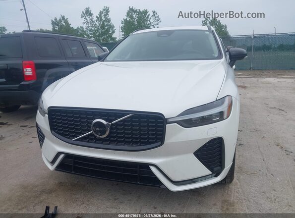 YV4M12RC5S1087587 2025 VOLVO XC60 White Սարքավորումների վահանակի տեսք