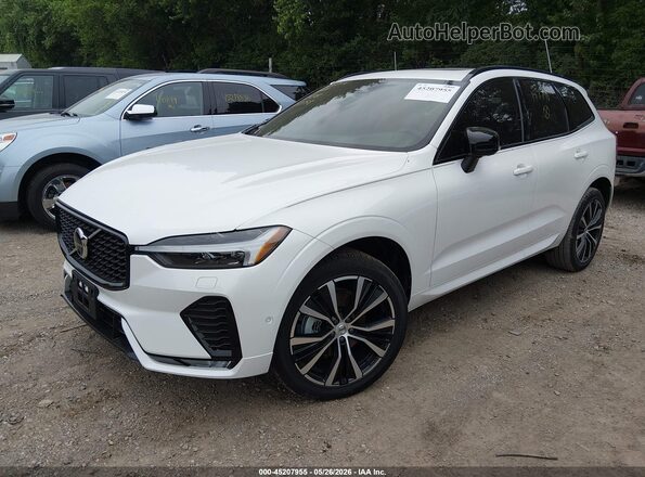 YV4M12RC9S1197798 2025 VOLVO XC60 Белый Передняя левая четверть