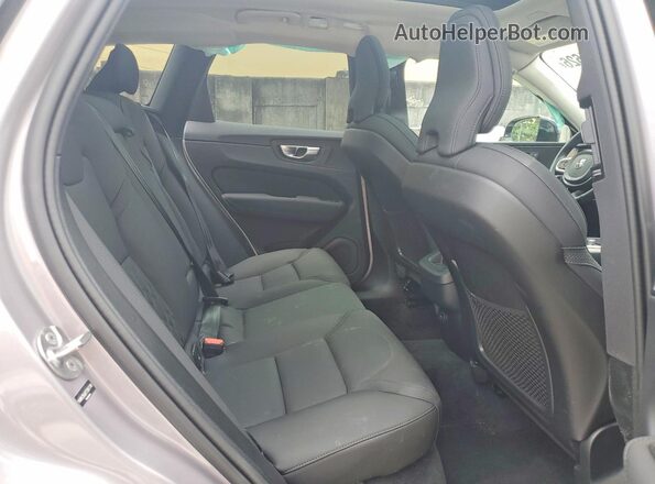 YV4M12RJ6T1361749 2026 VOLVO XC60 Silver Vista de los asientos traseros