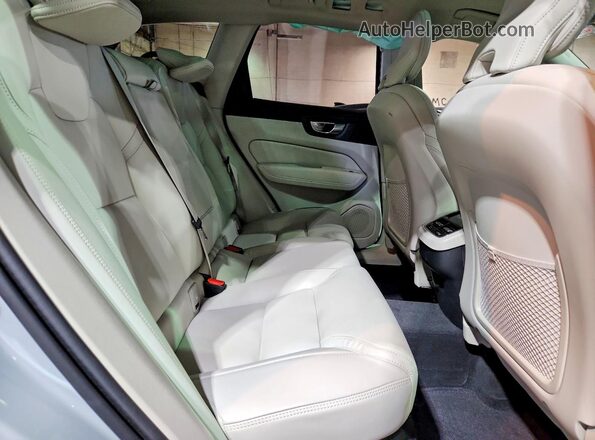 YV4M12RM4T1415124 2026 VOLVO XC60 Gray Widok wnętrza z tyłu