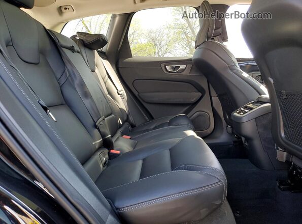 YV4M12RM8T1414428 2026 VOLVO XC60 Black Widok tylnych siedzeń
