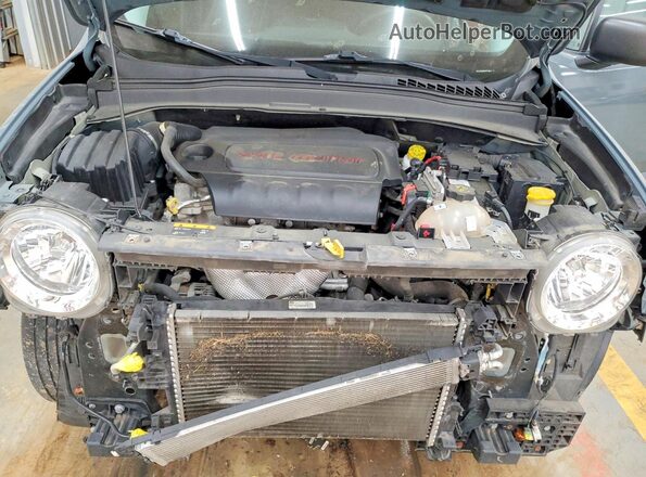 ZACCJBABXHPF33811 2017 JEEP RENEGADE Gray Vista interior trasera