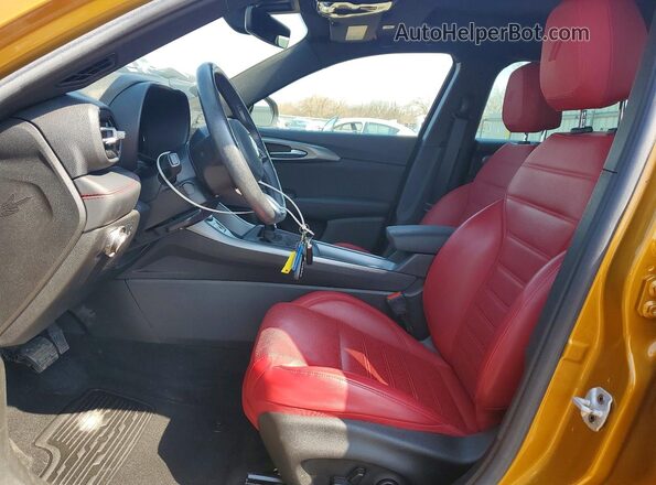 ZACNDFBN9P3A06686 2023 DODGE OTHER Gold Vista interior delantera