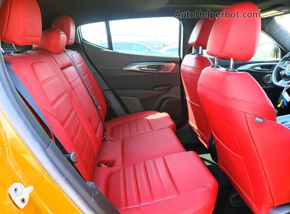ZACNDFBN9P3A06686 2023 DODGE OTHER Gold Vista interior trasera