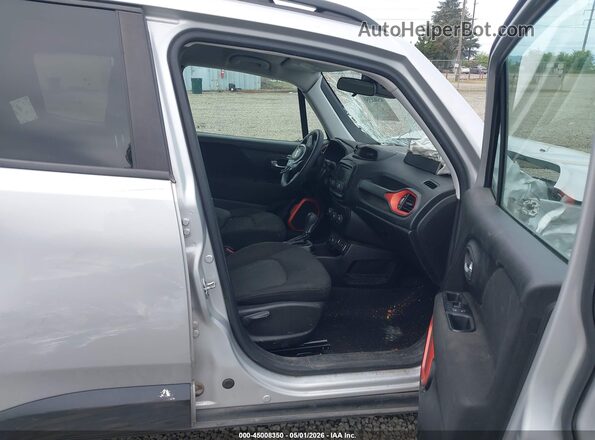 ZACNJBABXLPL81608 2020 JEEP RENEGADE Silver Vista interior delantera