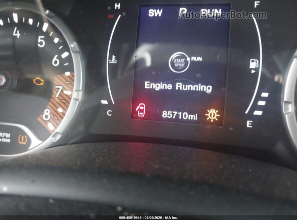 ZACNJBBBXKPK26697 2019 JEEP RENEGADE Silver 