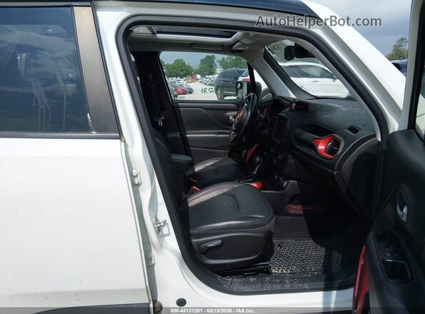 ZACNJBC12KPJ88369 2019 JEEP RENEGADE White Front interior view