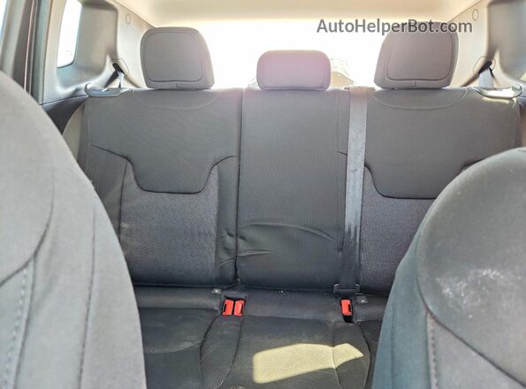ZACNJDAB6MPM32647 2021 JEEP RENEGADE Silver Вид задніх сидінь