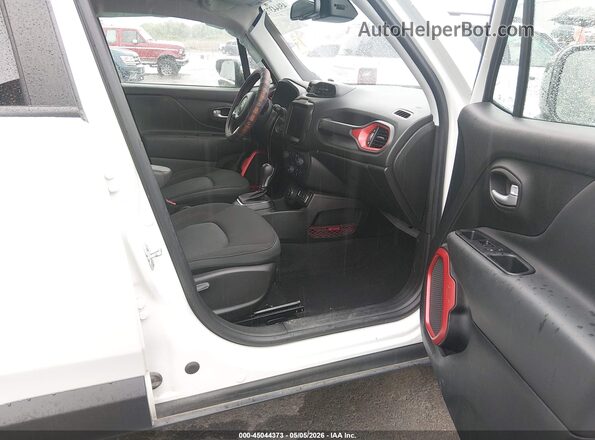 ZACNJDC17PPP67747 2023 JEEP RENEGADE White Вид салону спереду