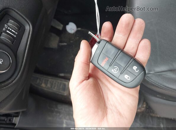 ZACNJDD10MPM93625 2021 JEEP RENEGADE Gray Widok deski rozdzielczej