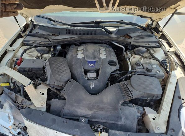 ZAM56RPA1G1169998 2016 MASERATI QUATTROPOR White Vista interior trasera