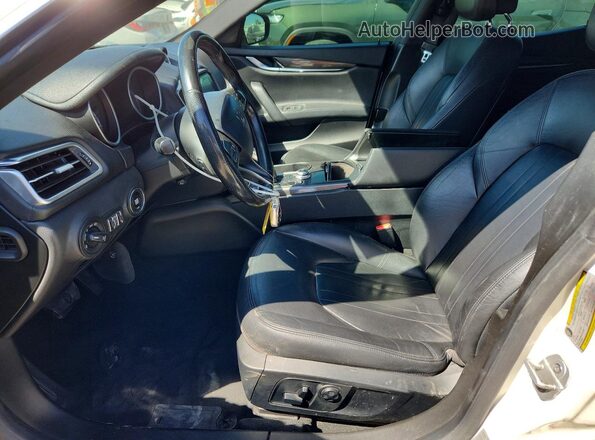 ZAM57XSA3L1344464 2020 MASERATI GHIBLI White Front interior view