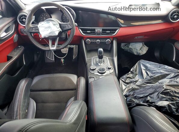 ZARFAEAV9J7575730 2018 ALFA ROMEO GIULIA Red Widok deski rozdzielczej