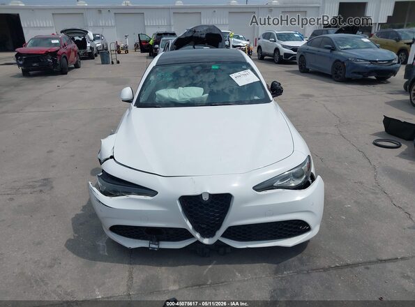 ZARFAECN2J7573170 2018 ALFA ROMEO GIULIA Белый Вид щитка приборов