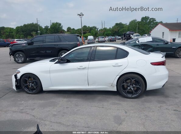 ZARFAECN2J7573170 2018 ALFA ROMEO GIULIA Белый Панорамный вид салона 360°