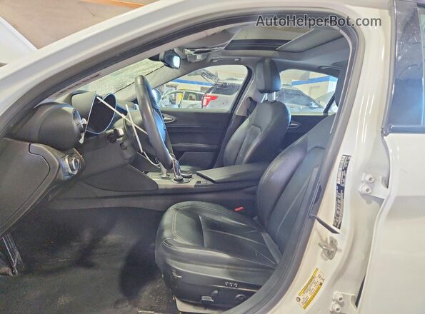 ZARFAEDN0H7539155 2017 ALFA ROMEO GIULIA White 