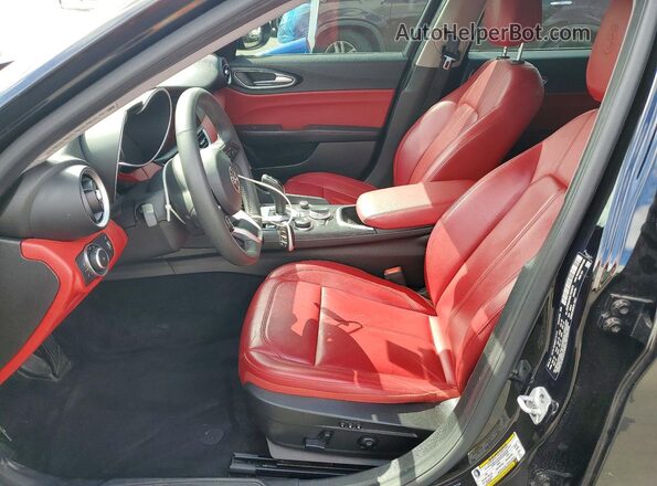 ZARFAMAN0L7635973 2020 ALFA ROMEO GIULIA Black Widok wnętrza z przodu