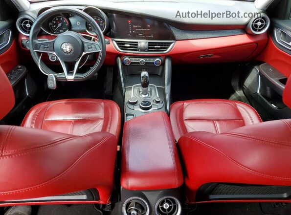ZARFAMAN1K7622504 2019 ALFA ROMEO GIULIA Red Vista del salpicadero