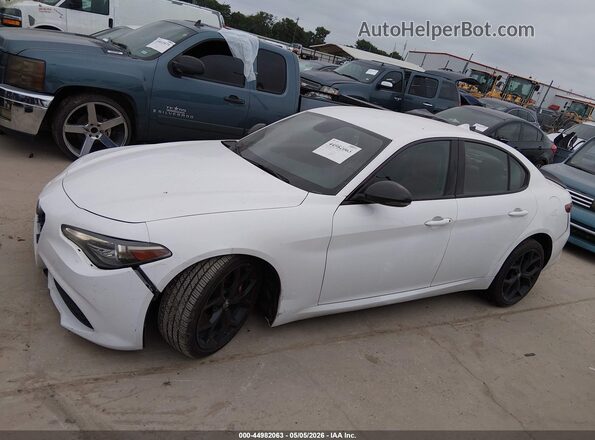 ZARFAMAN7K7611720 2019 ALFA ROMEO GIULIA Белый Панорамный вид салона 360°