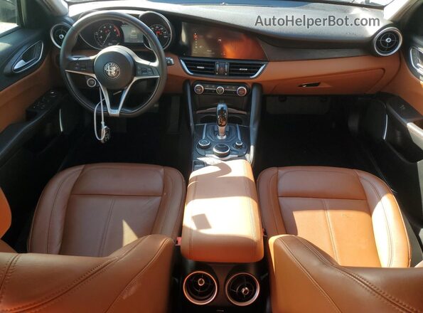 ZARFAMAN8K7598220 2019 ALFA ROMEO GIULIA Black Vista del salpicadero