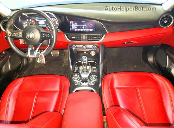ZARFAMANXM7649140 2021 ALFA ROMEO GIULIA Gray Dashboard view
