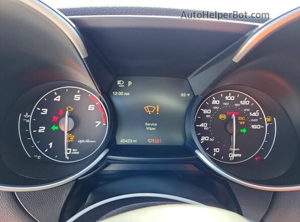 ZARFAMBN0P7668850 2023 ALFA ROMEO GIULIA White Вид щитка приладів