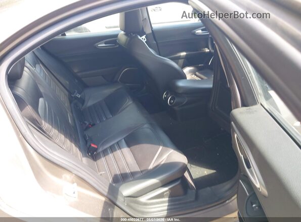 ZARFAMBN6K7607978 2019 ALFA ROMEO GIULIA Gray 