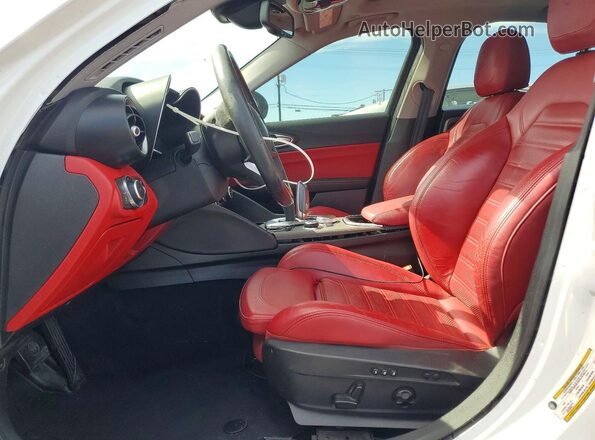 ZARFAMBN9M7649936 2021 ALFA ROMEO GIULIA White Front interior view