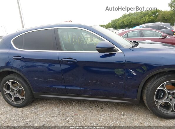 ZASFAKBN6J7B78880 2018 ALFA ROMEO STELVIO Blue Вид задньої частини салону