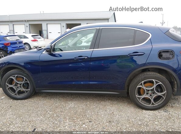 ZASFAKBN6J7B78880 2018 ALFA ROMEO STELVIO Blue Панорамний вид салону 360°