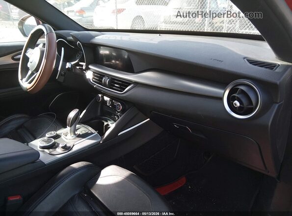ZASFAKNN1J7B94819 2018 ALFA ROMEO STELVIO Red Սալոնի դիմացի տեսք
