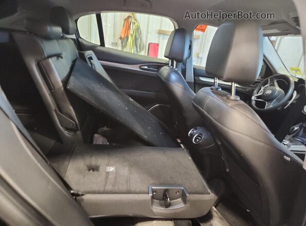 ZASFAKPN2J7B85172 2018 ALFA ROMEO STELVIO Black Սալոնի հետևի տեսք