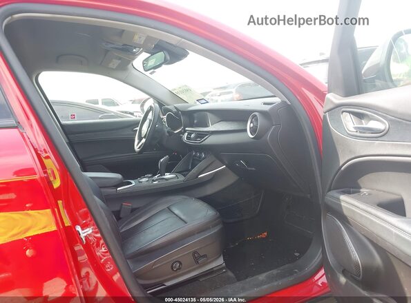 ZASPAJAN1L7C91252 2020 ALFA ROMEO STELVIO Red Widok wnętrza z przodu