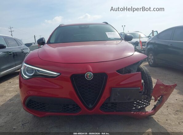 ZASPAJAN1L7C91252 2020 ALFA ROMEO STELVIO Red Widok wnętrza z tyłu